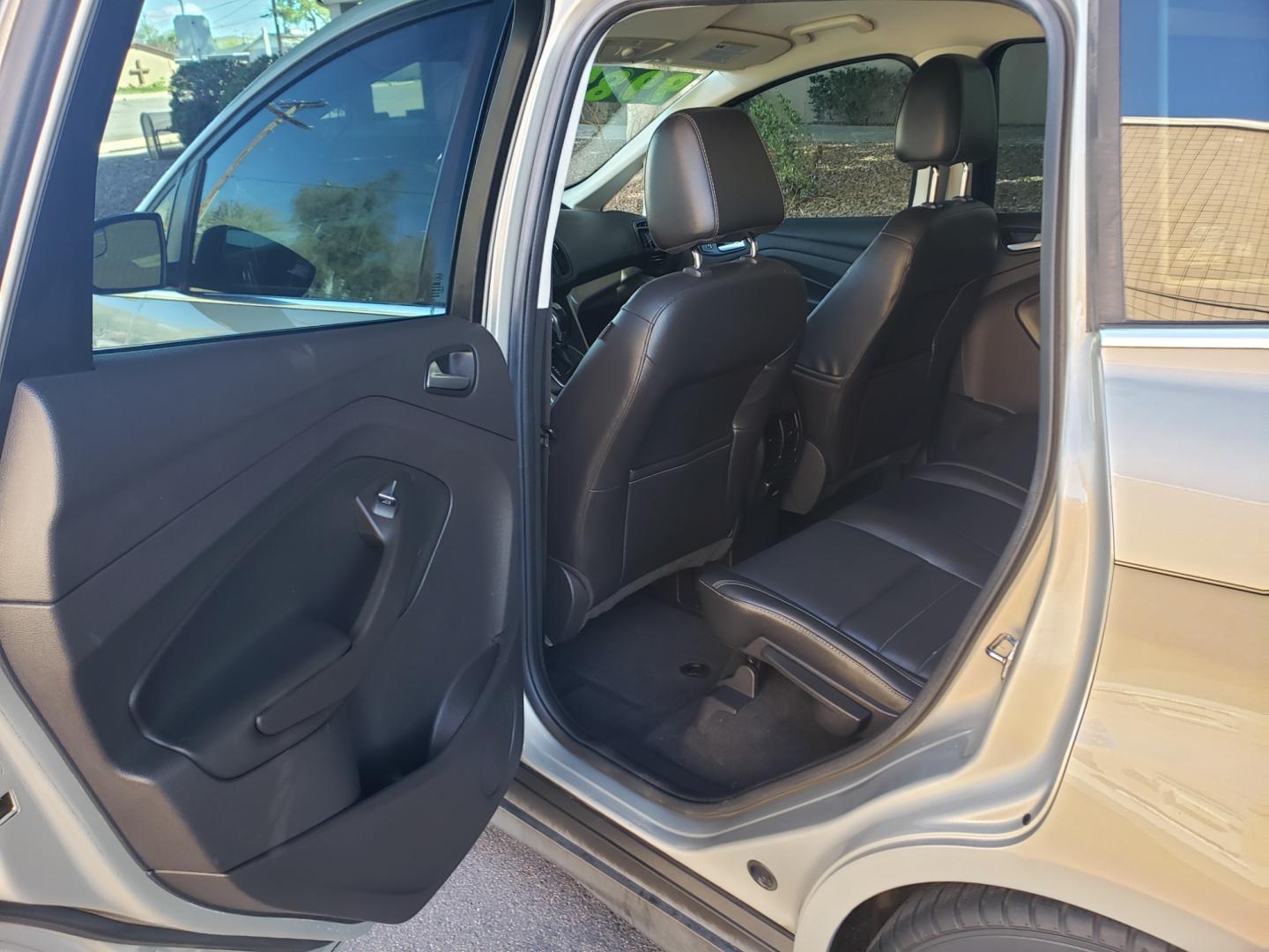 2015 /gray and black Ford C-Max Hybrid sel (1FADP5BU3FL) with an 2.0L L4 DOHC 16V engine, 6-Speed Automatic transmission, located at 323 E Dunlap Ave., Phoenix, AZ, 85020, (602) 331-9000, 33.567677, -112.069000 - 2015 Ford C-Max SEL,.......A Must See!!...... No accidents, Ice cold AC. The car is gorgeous inside and out. Power windows, Power door locks, Touch screen Stereo/Cd player, Phone sync, Bluetooth, Satellite compatible, Backup camera, Beautiful gray and black interior with black Leather seats, Incredi - Photo#10